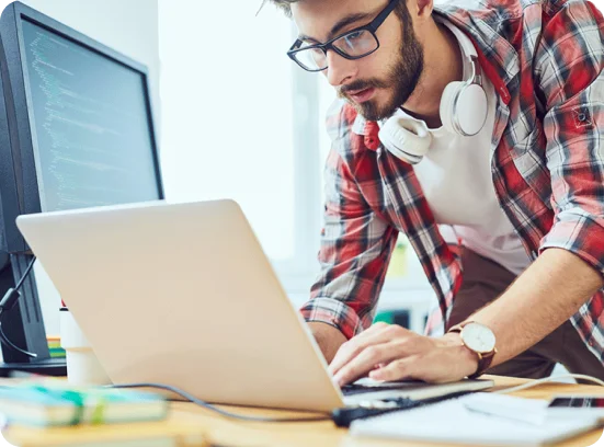 Joven estudia remoto la carrera de Desarrollo Web Full Stack en Henry y se convierte en Back End developer